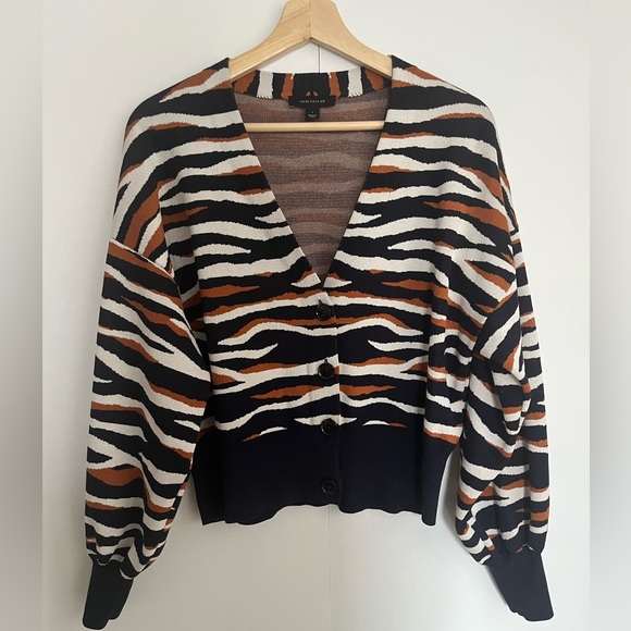 Ann Taylor V-Neck Tiger Print Cardigan Size L - Picture 3 of 3